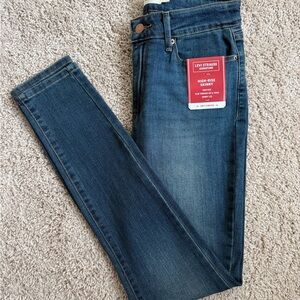 Levi's Signature High-Rise Skinny Jeans in Blue
